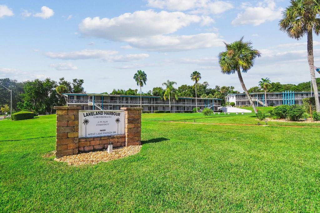 1600 West Lake Parker Drive, Unit B22 Lakeland, FL 33805 - Photo 24 of 26 a garden view