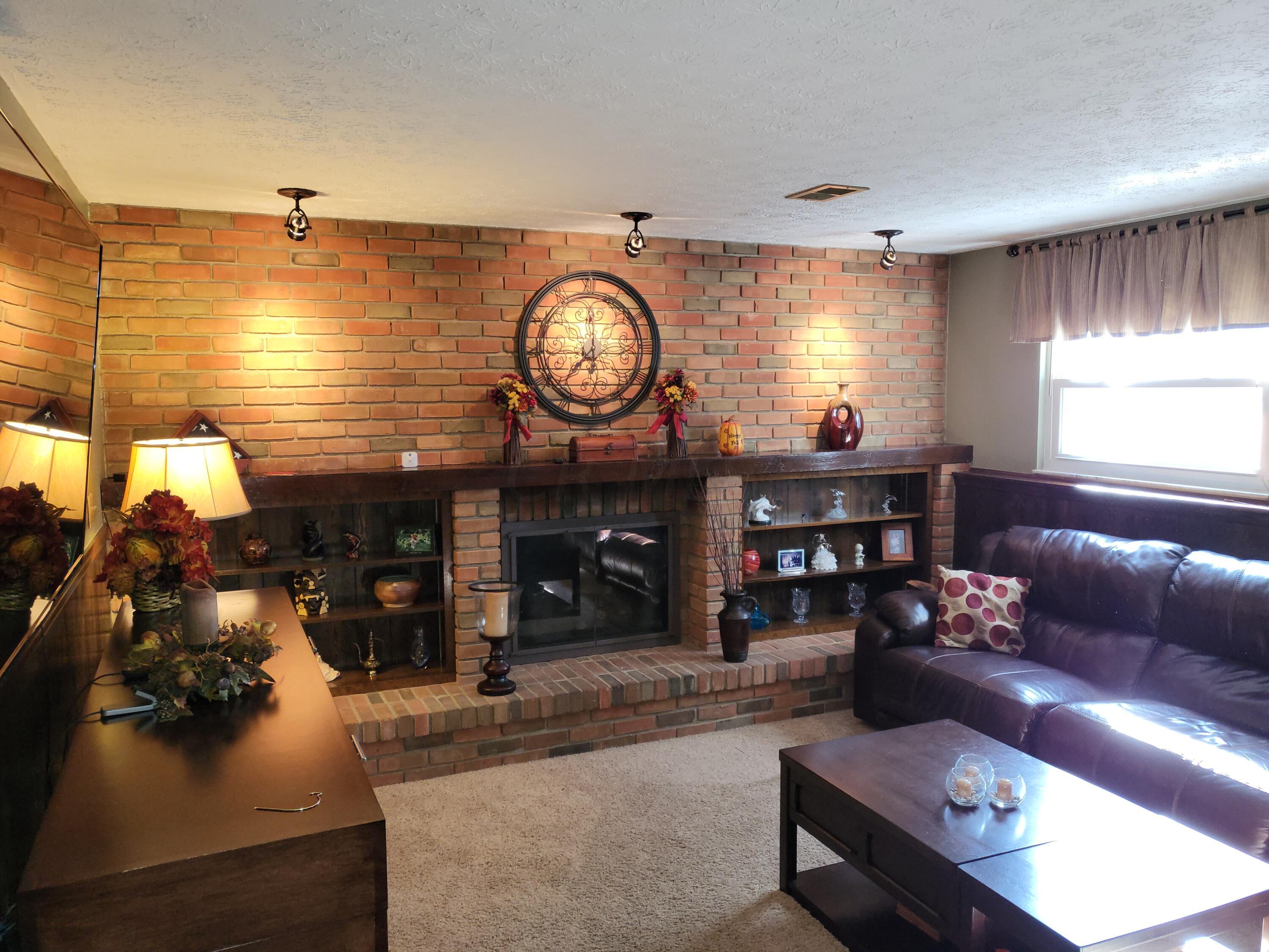 821 Riva Ridge Boulevard Columbus, OH 43230 - Photo 19 of 25 livingroom