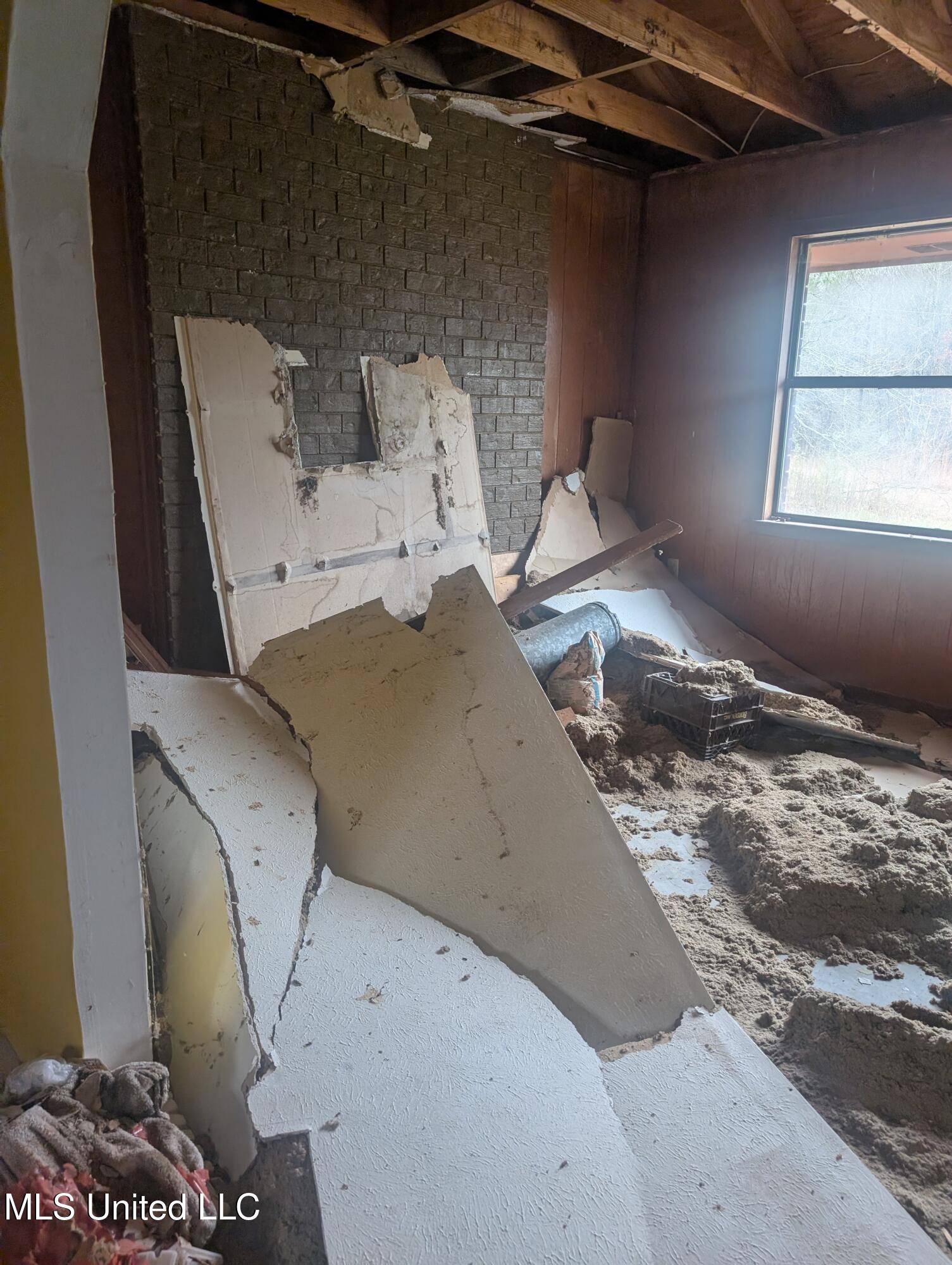 564 Virgin Mary Road Camden, MS 39045 - Photo 15 of 28 Living room