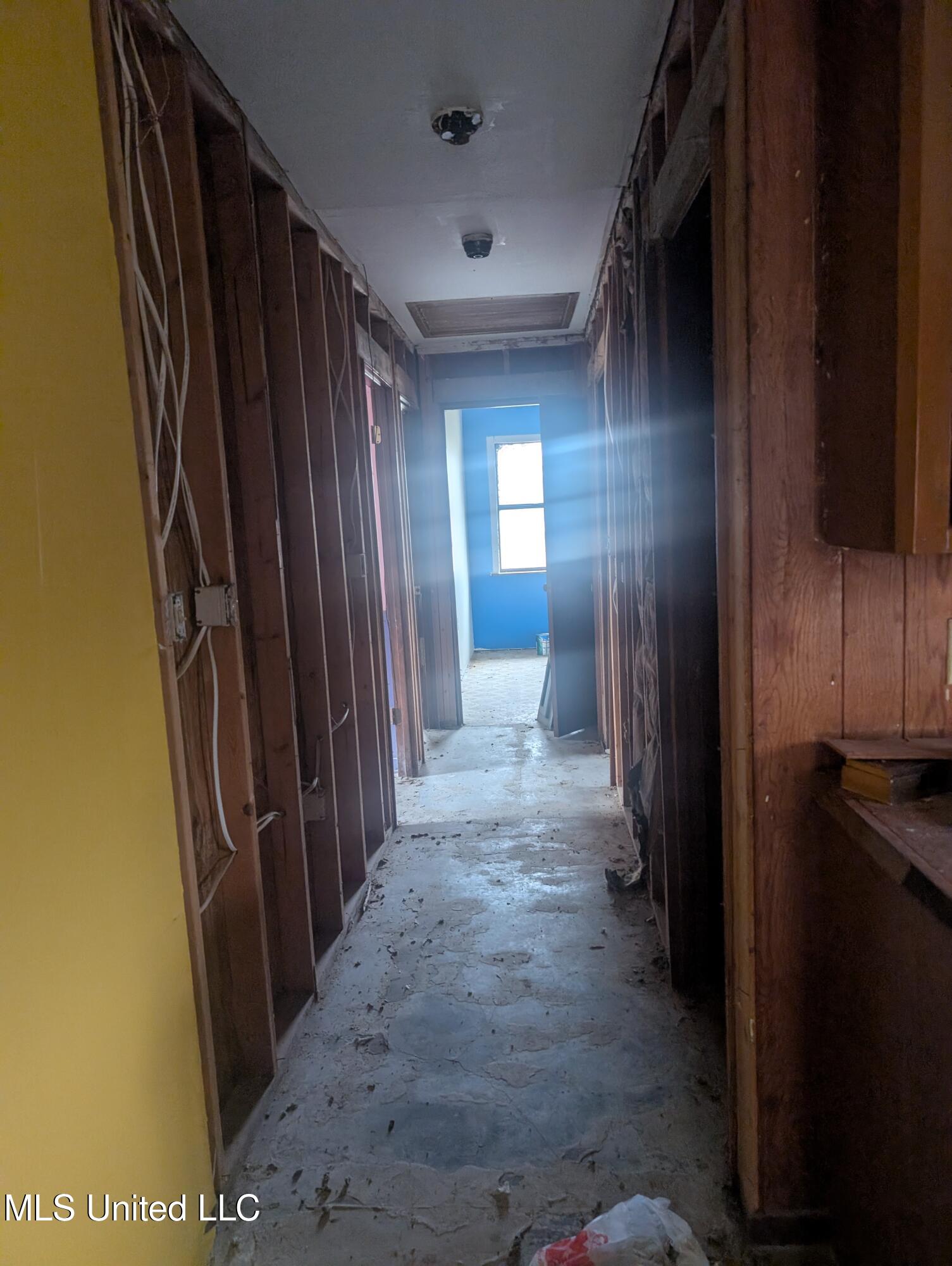 564 Virgin Mary Road Camden, MS 39045 - Photo 20 of 28 Hallway