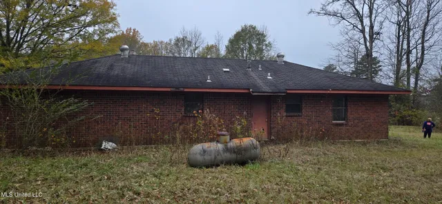 $60,000 | 564 Virgin Mary Road, Camden, MS 39045