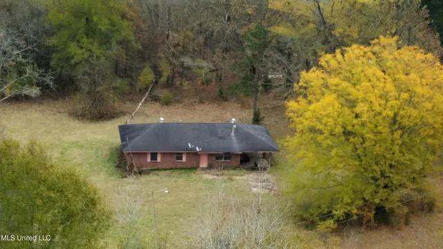$60,000 | 564 Virgin Mary Road, Camden, MS 39045