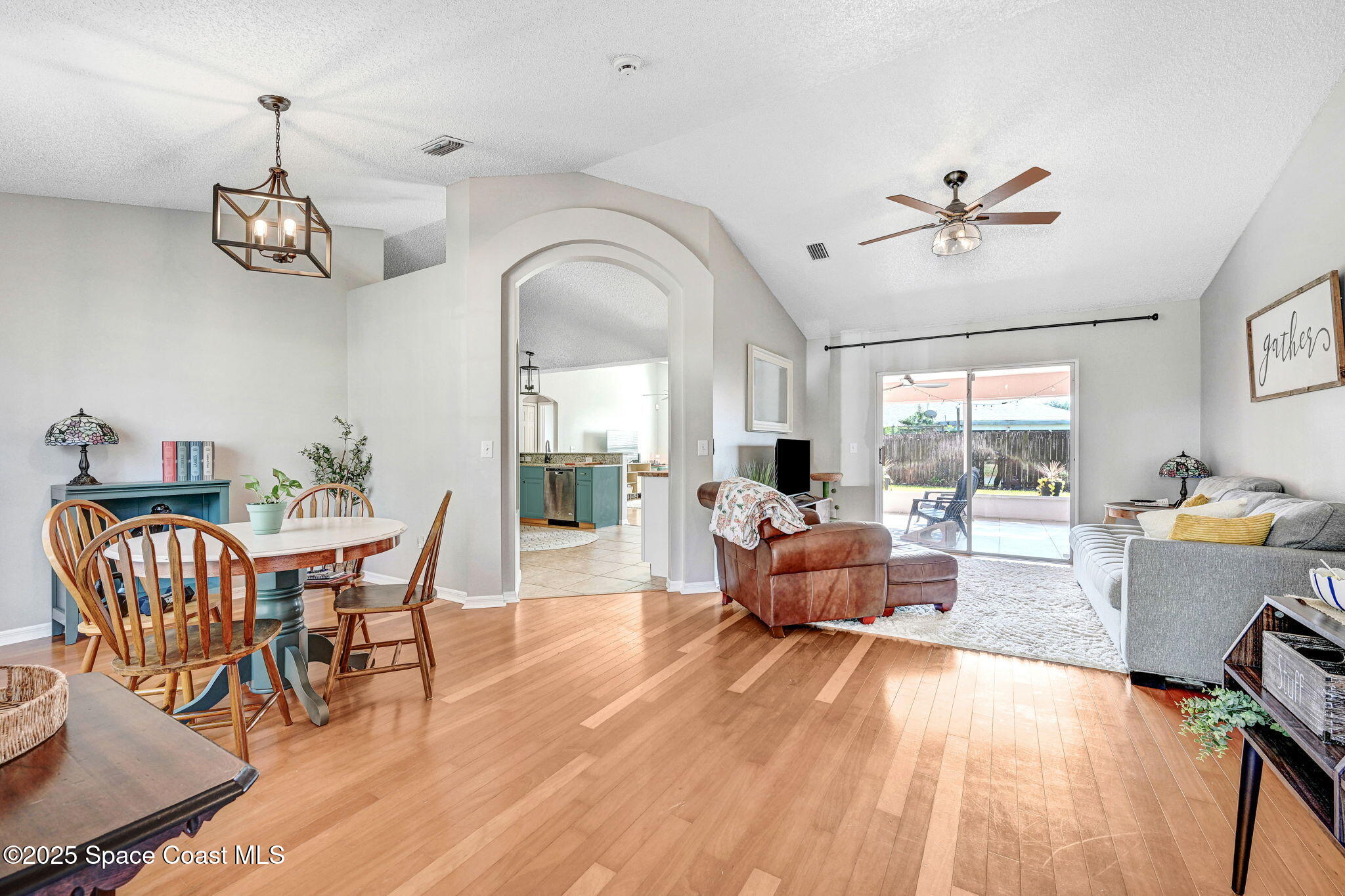 2015 Blue Ridge Avenue Melbourne, FL 32935 - Photo 4 of 46 DSC_4204