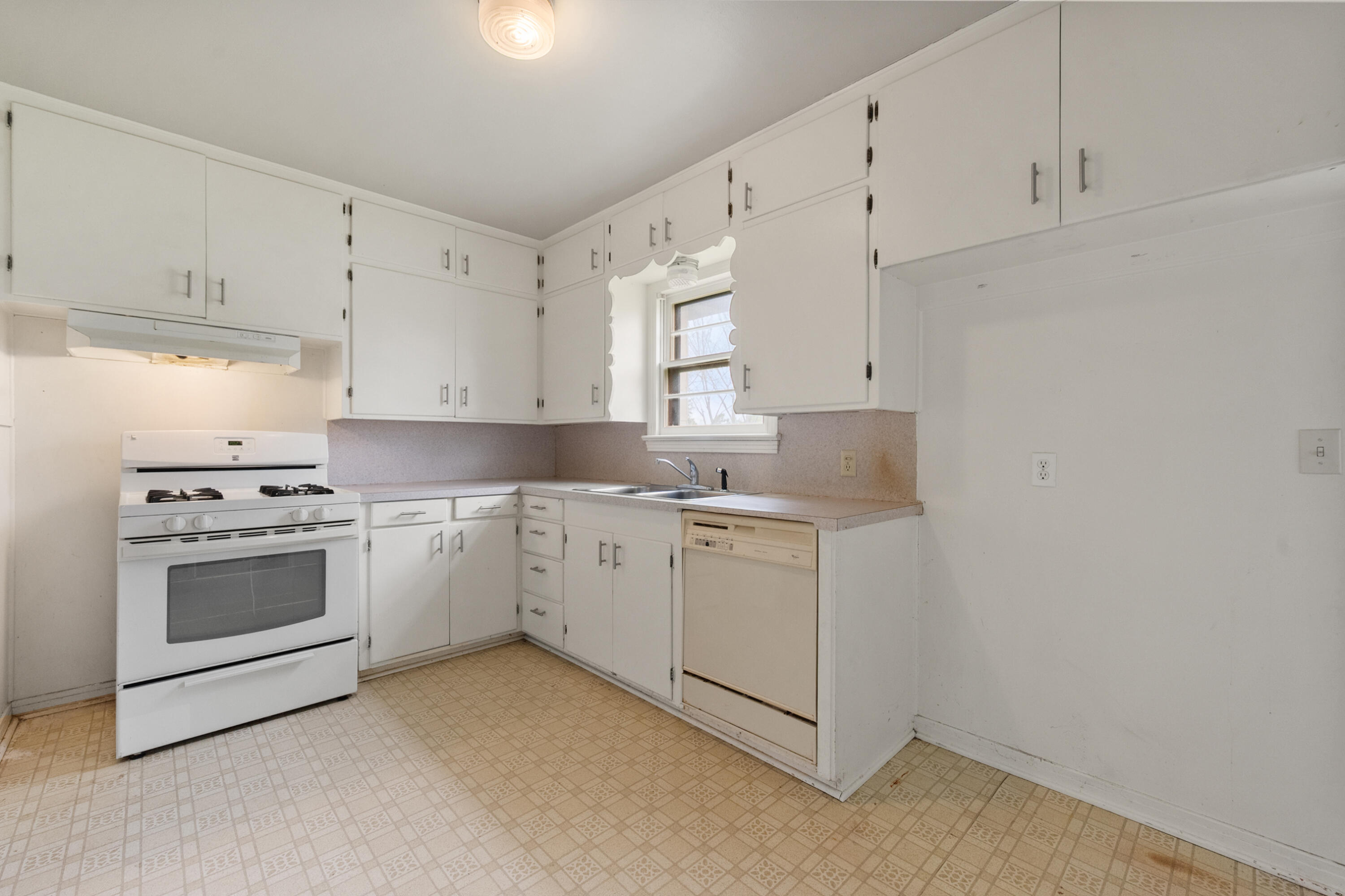 811 Zephyr Plainview, TX 79072 - Photo 10 of 25 a kitchen with cabinets appliances a sink and a window