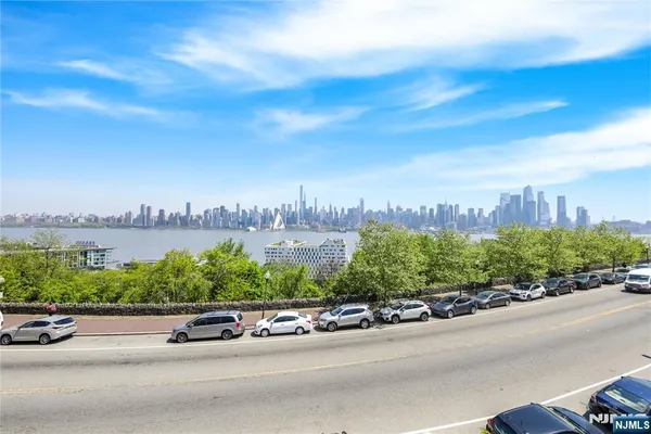 $4,550 | 935 JFK Boulevard East, Unit 2, Weehawken, NJ 07086
