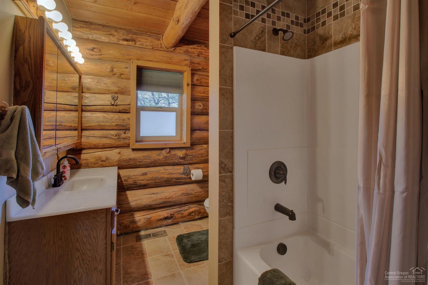 6171 Southwest Badger Road Terrebonne, OR 97760 - Photo 18 of 25 Master Bath