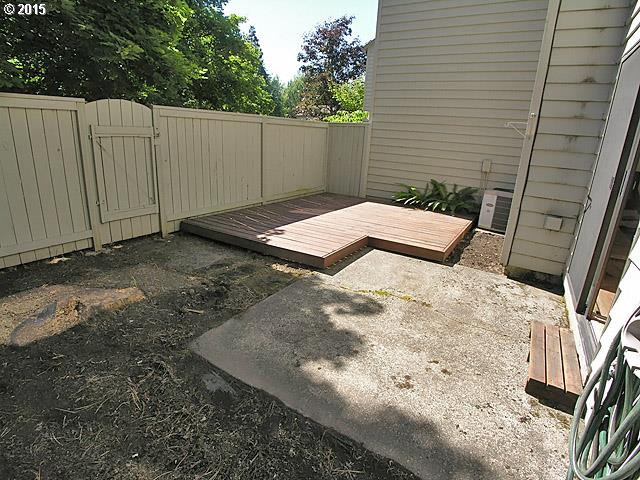20490 Southwest Rosa Drive Beaverton, OR 97078 - Photo 13 of 16 Courtyard