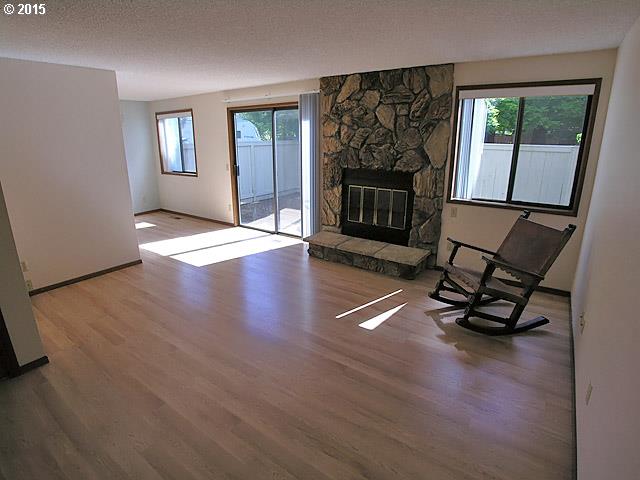 20490 Southwest Rosa Drive Beaverton, OR 97078 - Photo 2 of 16 Living Room