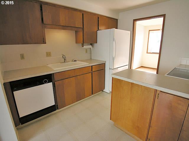 20490 Southwest Rosa Drive Beaverton, OR 97078 - Photo 5 of 16 Kitchen