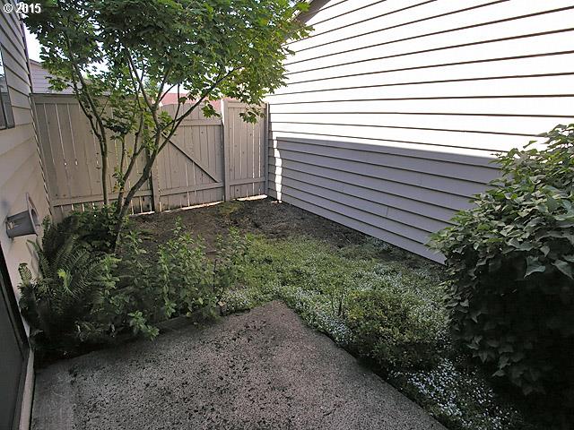 20490 Southwest Rosa Drive Beaverton, OR 97078 - Photo 7 of 16 Courtyard