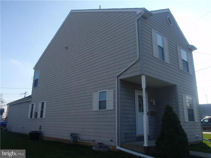 109 Ridge Boulevard Brookhaven, PA 19015 - Photo 3 of 19 Exterior Side