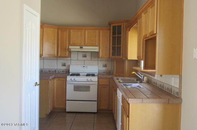 584 Alcanfor Court Rio Rico, AZ 85648 - Photo 6 of 18