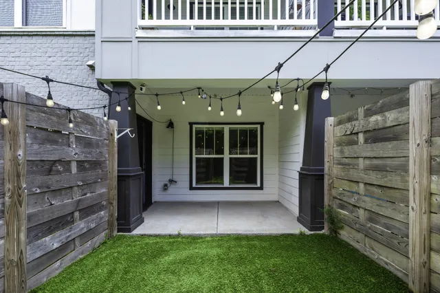 a view of a entrance gate of the house