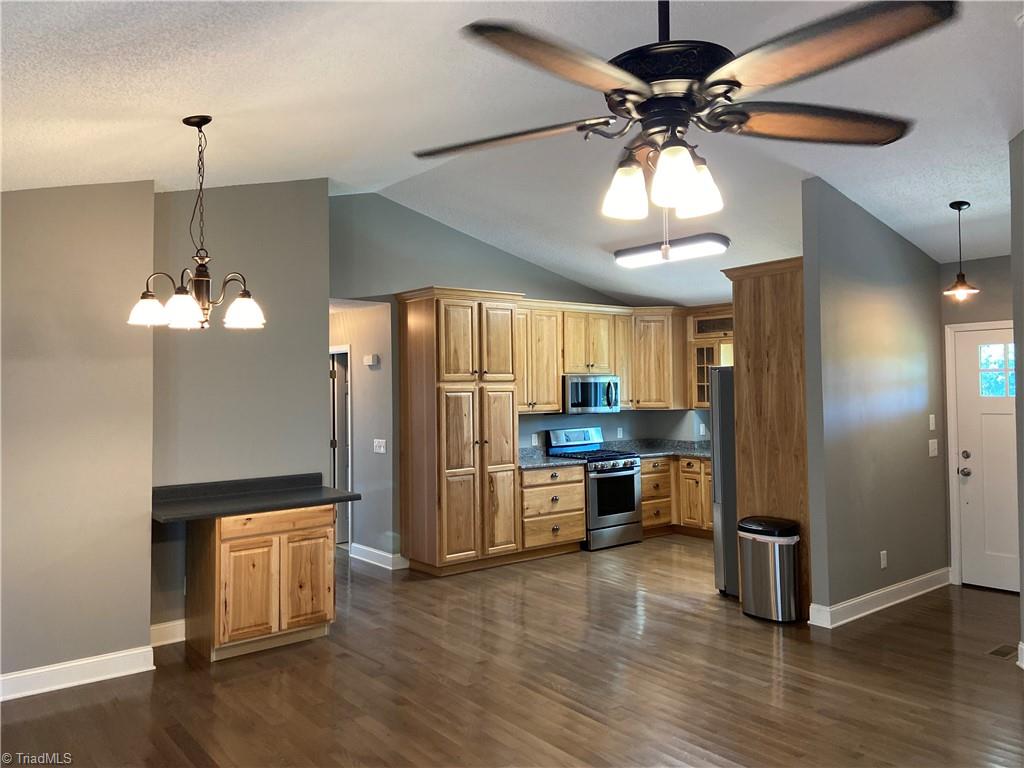 600 Yow Road Seagrove, NC 27341 - Photo 4 of 49 Gallery Image 4