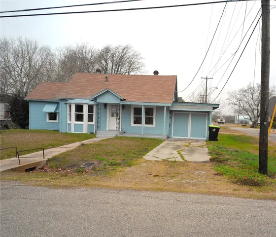 $129,000 | 1200 Avenue A, Bay City, TX 77414