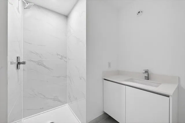 $3,950,000 | 700 Northeast 24th Street, Unit 5202, Miami, FL 33137