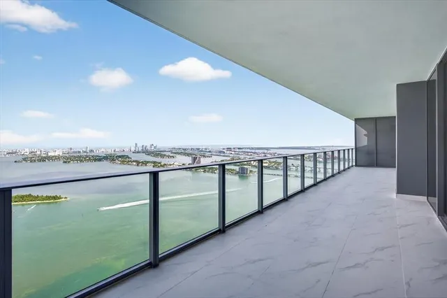 $3,950,000 | 700 Northeast 24th Street, Unit 5202, Miami, FL 33137
