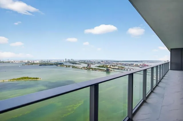 $3,950,000 | 700 Northeast 24th Street, Unit 5202, Miami, FL 33137