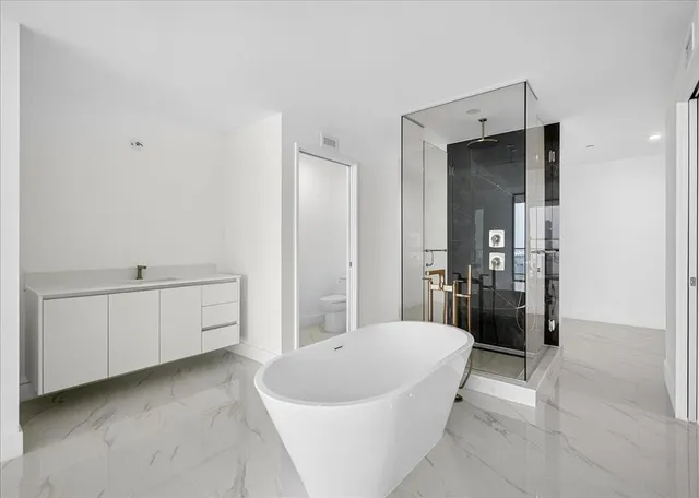 $3,950,000 | 700 Northeast 24th Street, Unit 5202, Miami, FL 33137