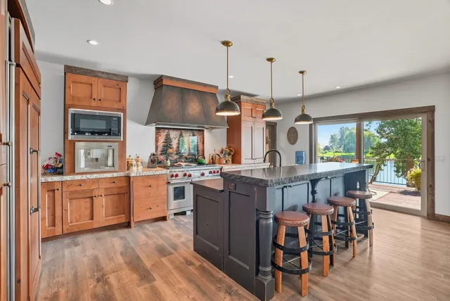 $1,075,000 | 530 Cottonwood Drive, St. Maries, ID 83861