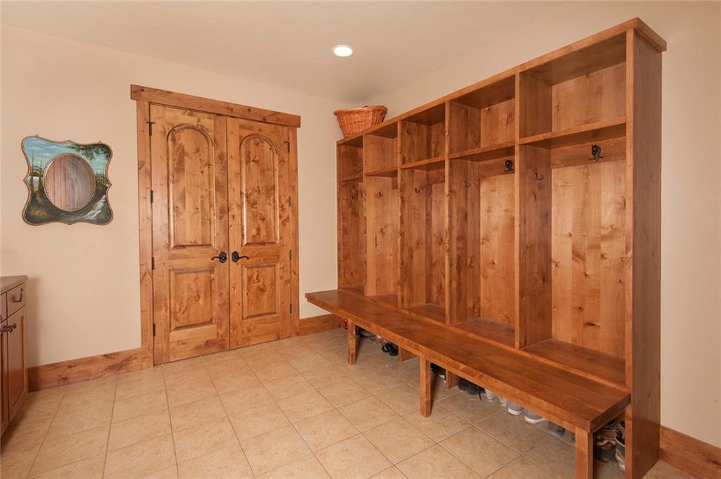 10 Wolf Rock Road Keystone, CO 80435 - Photo 19 of 25 a view of a room with gym equipment