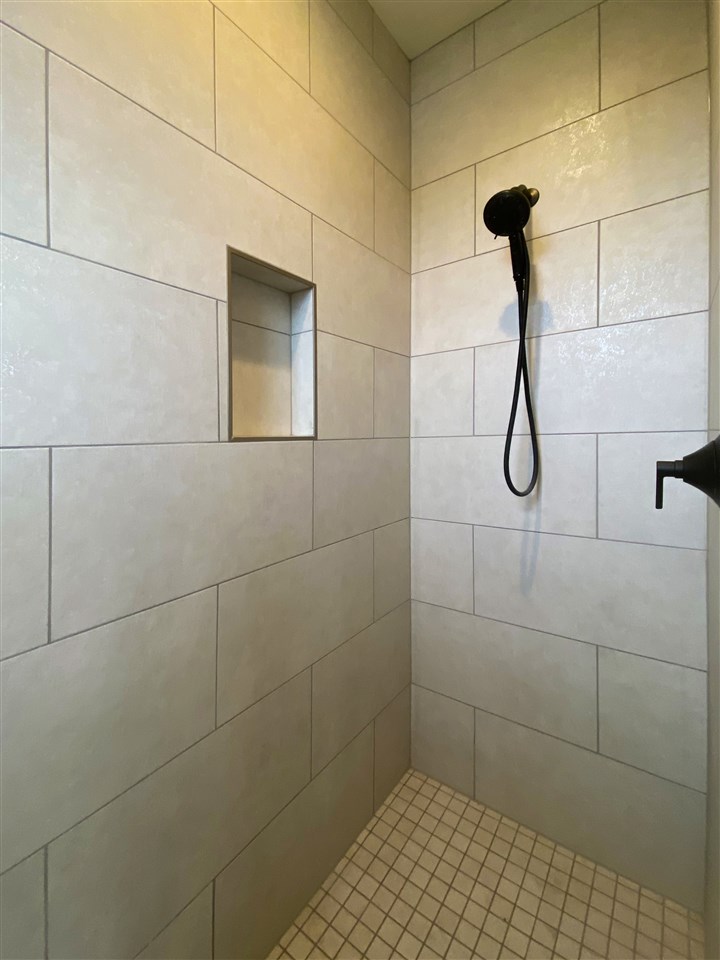 425 East Chattaroy Road Colbert, WA 99005 - Photo 31 of 43 Gallery Image 31