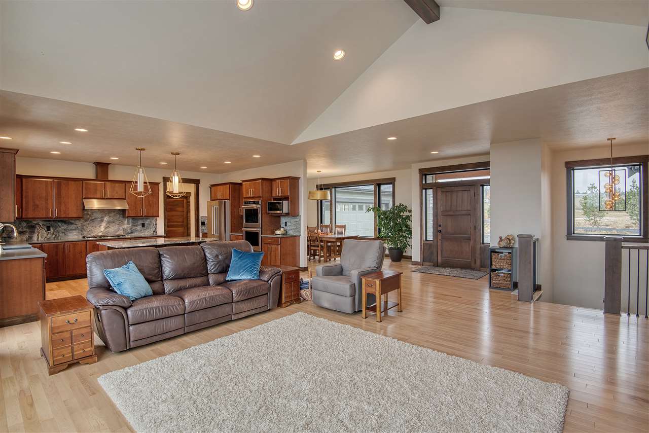 425 East Chattaroy Road Colbert, WA 99005 - Photo 6 of 43 Gallery Image 6