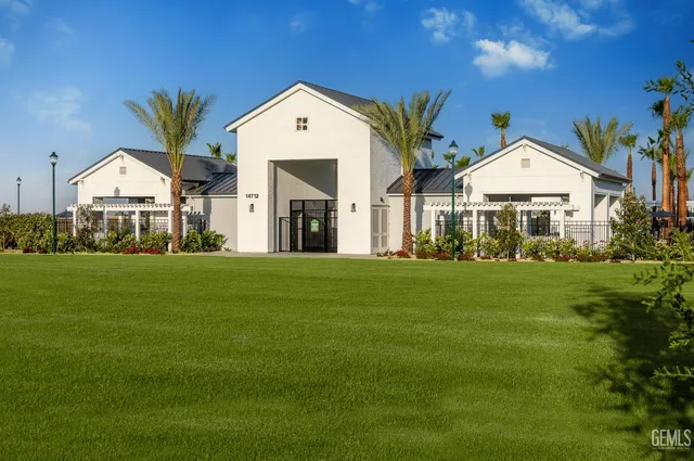a view of a tennis court