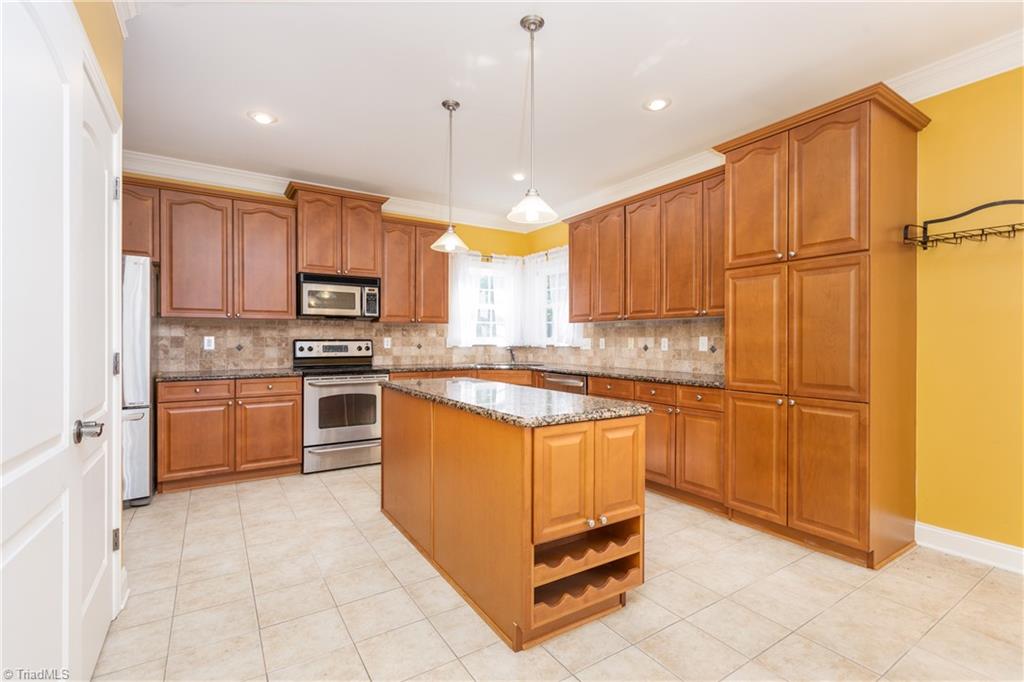 6614 Ridge Run Court Clemmons, NC 27012 - Photo 19 of 43 Kitchen