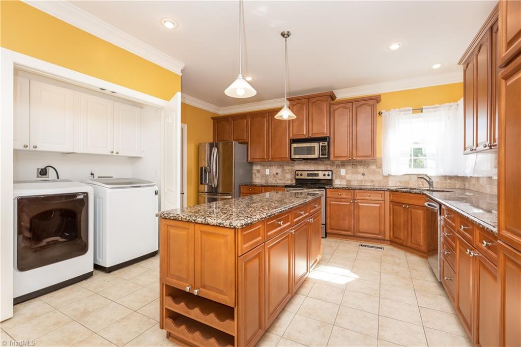 6614 Ridge Run Court Clemmons, NC 27012 - Photo 20 of 43 Kitchen