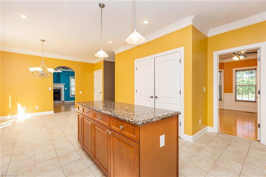 6614 Ridge Run Court Clemmons, NC 27012 - Photo 21 of 43 Kitchen