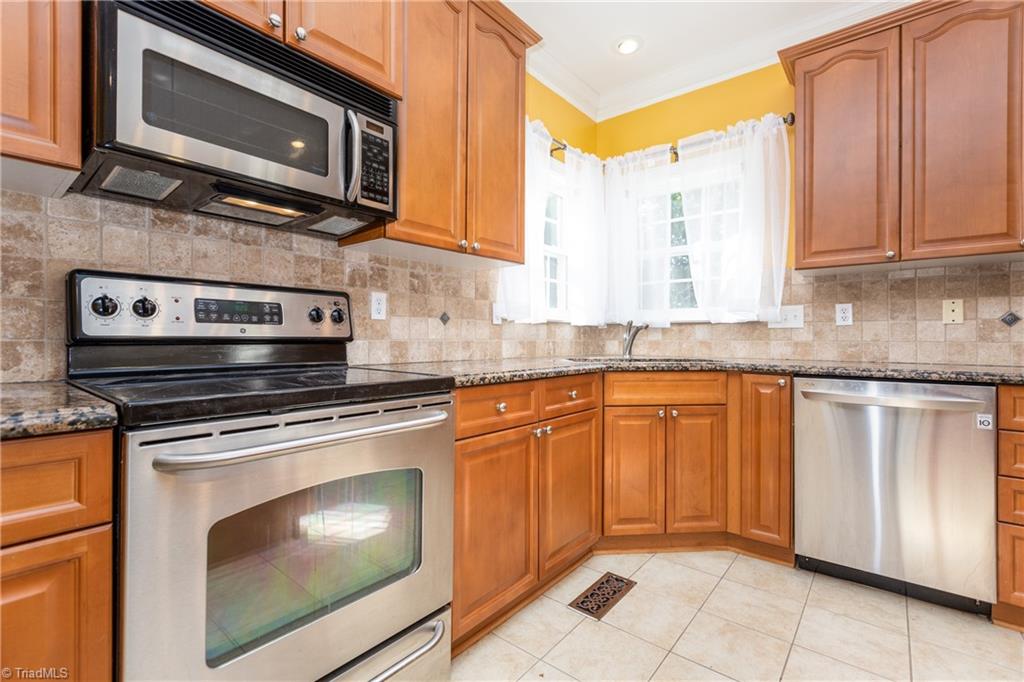 6614 Ridge Run Court Clemmons, NC 27012 - Photo 22 of 43 Kitchen