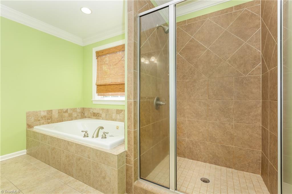 6614 Ridge Run Court Clemmons, NC 27012 - Photo 33 of 43 Primary Bath