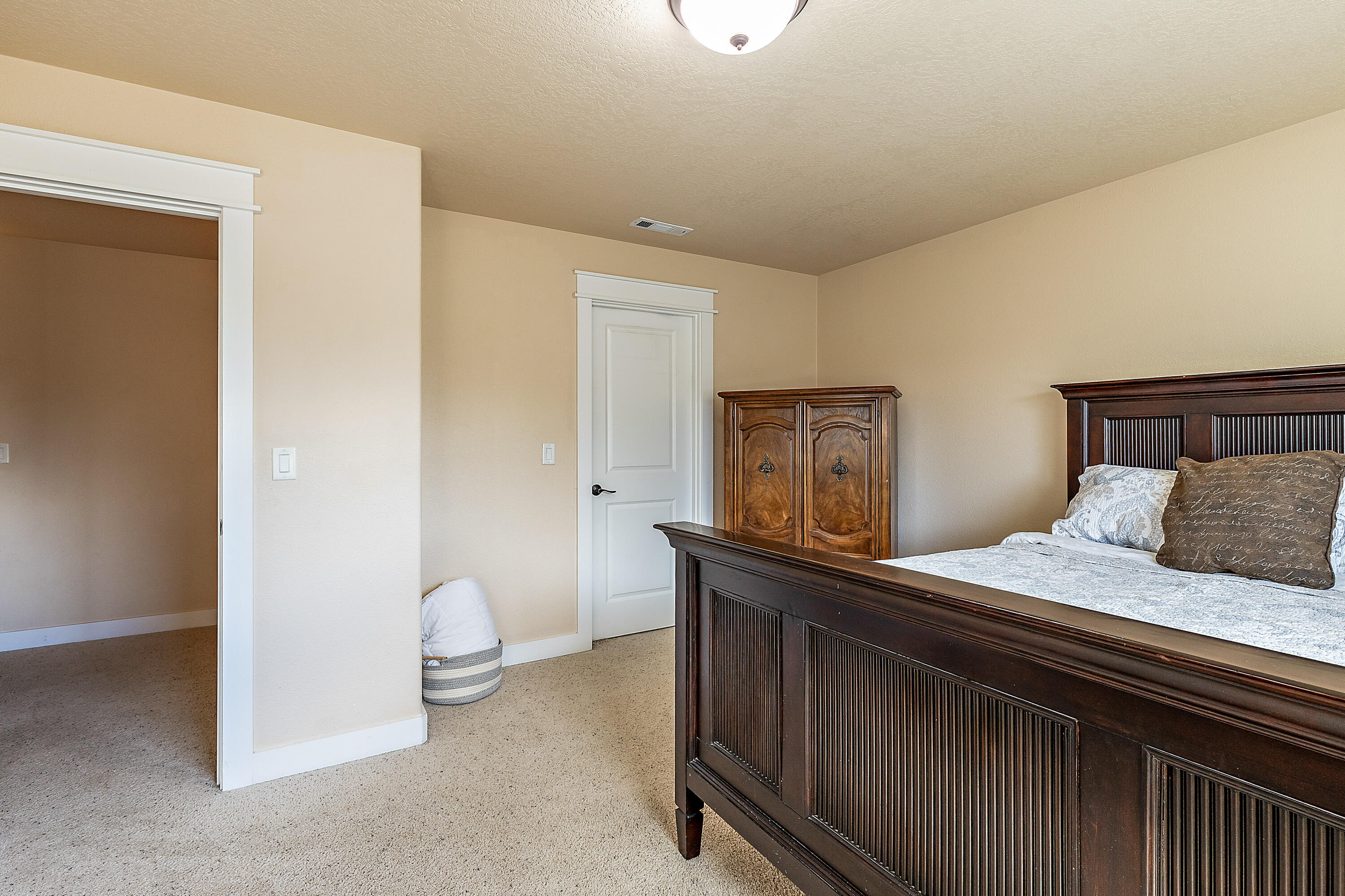 924 Buck Point Street Central Point, OR 97502 - Photo 24 of 32