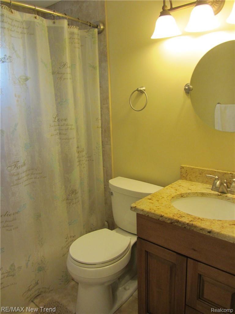22525 Power Road Farmington, MI 48336 - Photo 9 of 25 Main Bath.jpg
