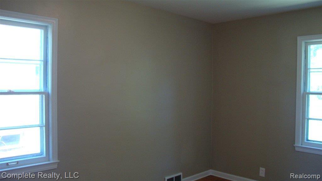 714 West Silver Lake Road Fenton, MI 48430 - Photo 7 of 15 DSC01037.JPG