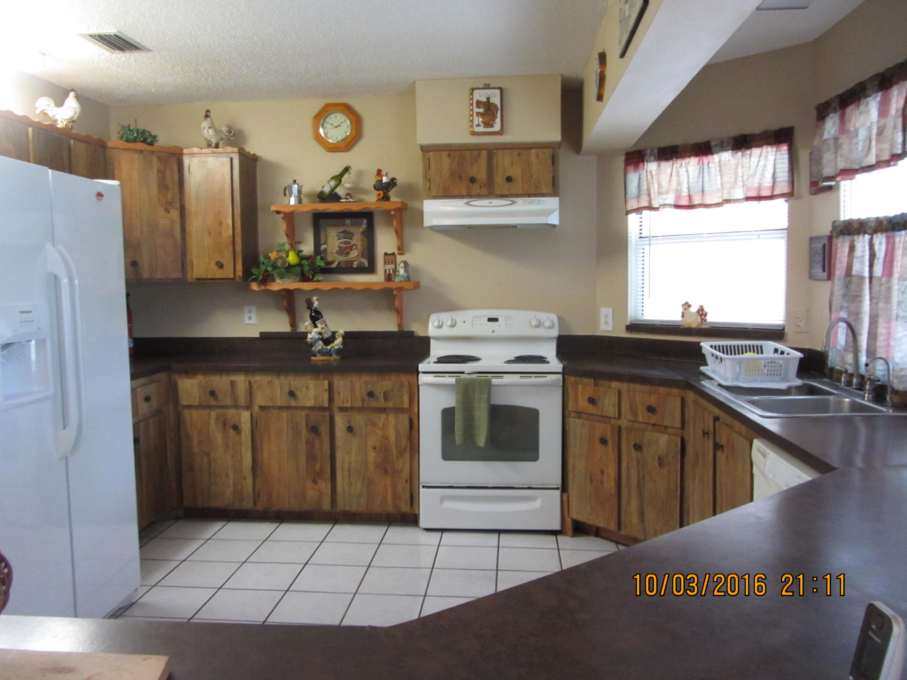 6246 Woodbury Road Boca Raton, FL 33433 - Photo 4 of 30 Open kitchen