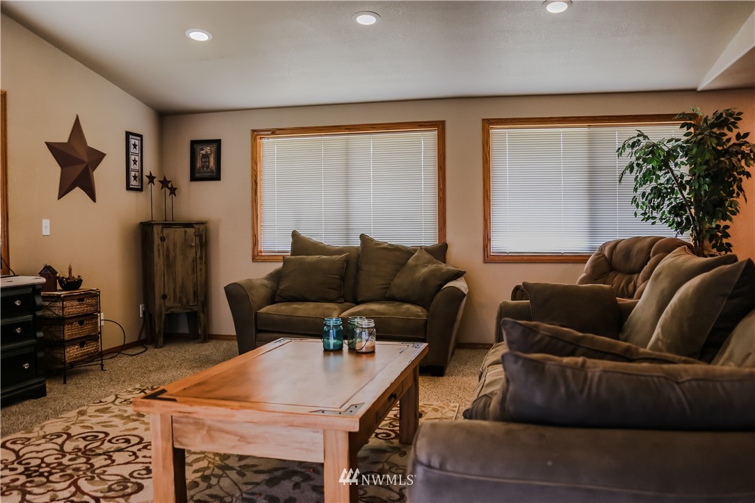 18947 Joselyn Road Southwest Rochester, WA 98579 - Photo 4 of 25