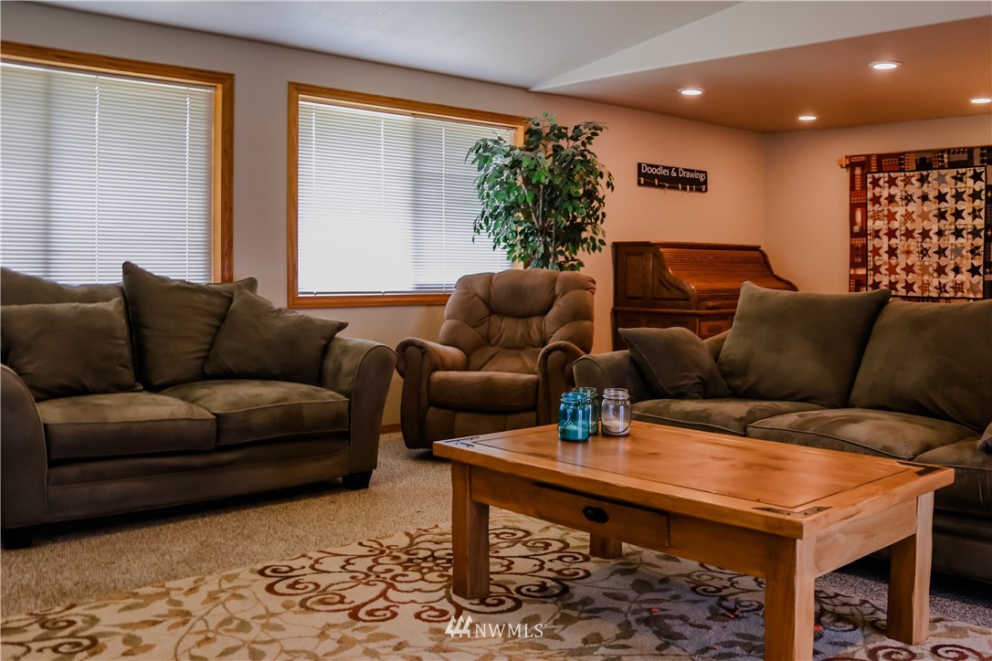18947 Joselyn Road Southwest Rochester, WA 98579 - Photo 5 of 25