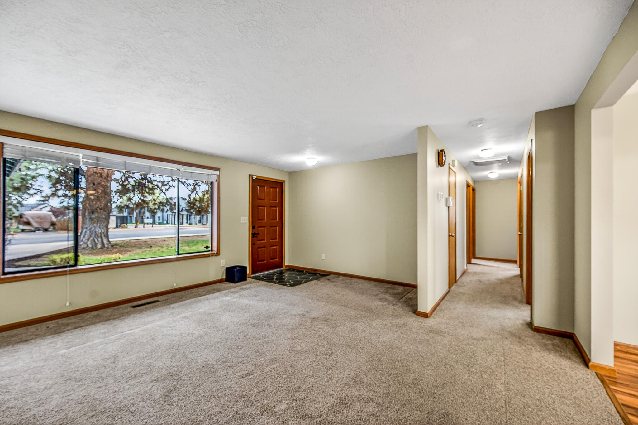 2747 Southwest 23rd Street Redmond, OR 97756 - Photo 9 of 38 Living room