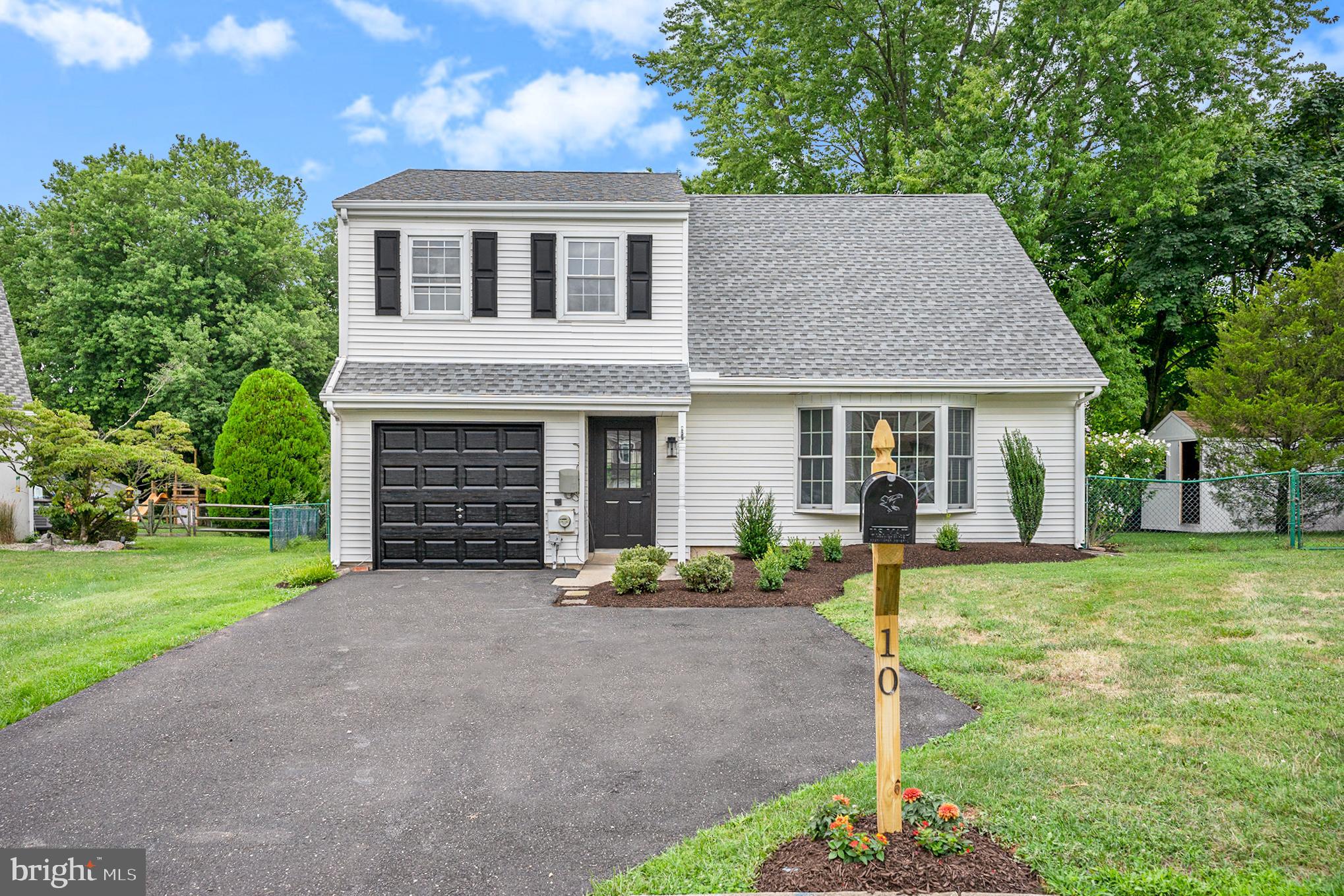 10 Meadowlark Lane Horsham, PA 19044 - Photo 1 of 46 Gallery Image 1