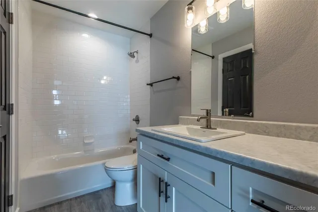 $2,600 | 2301 East Fremont Avenue, Unit S08, Centennial, CO 80122