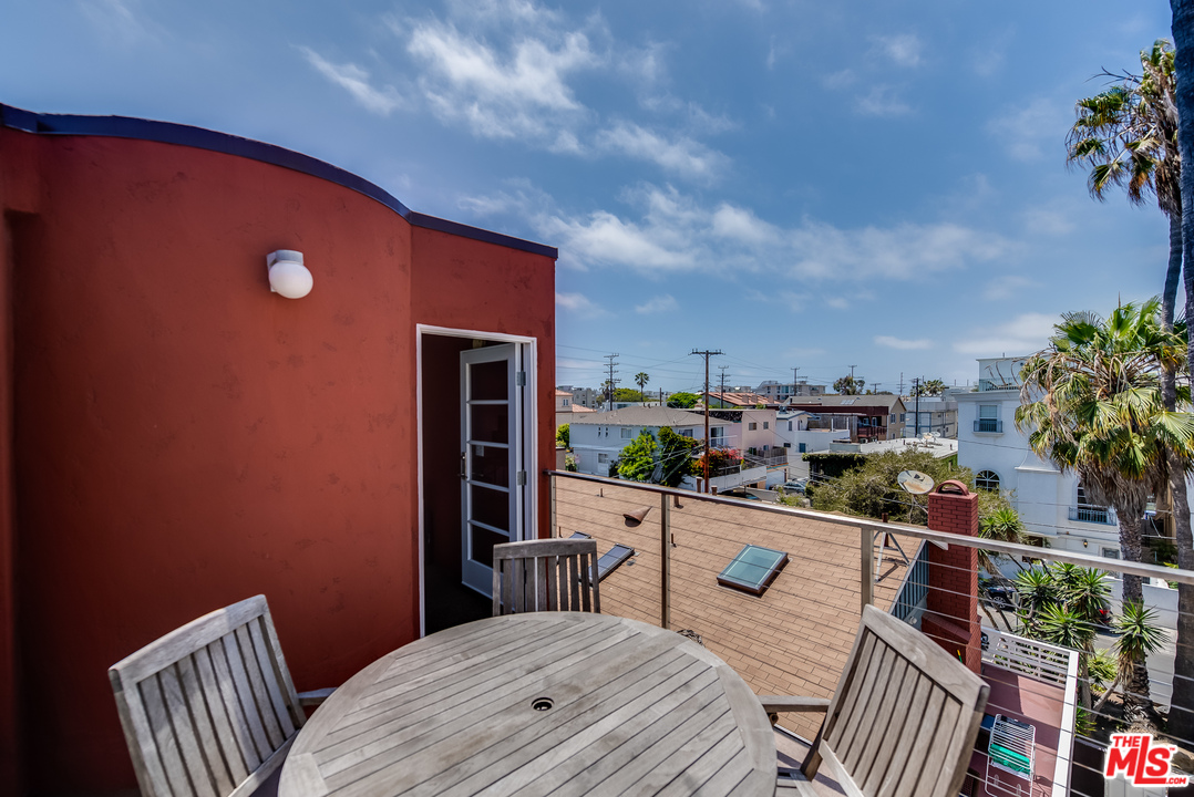 114 Fleet Street Marina del Rey, CA 90292 - Photo 9 of 19 a view of a chairs and table in patio