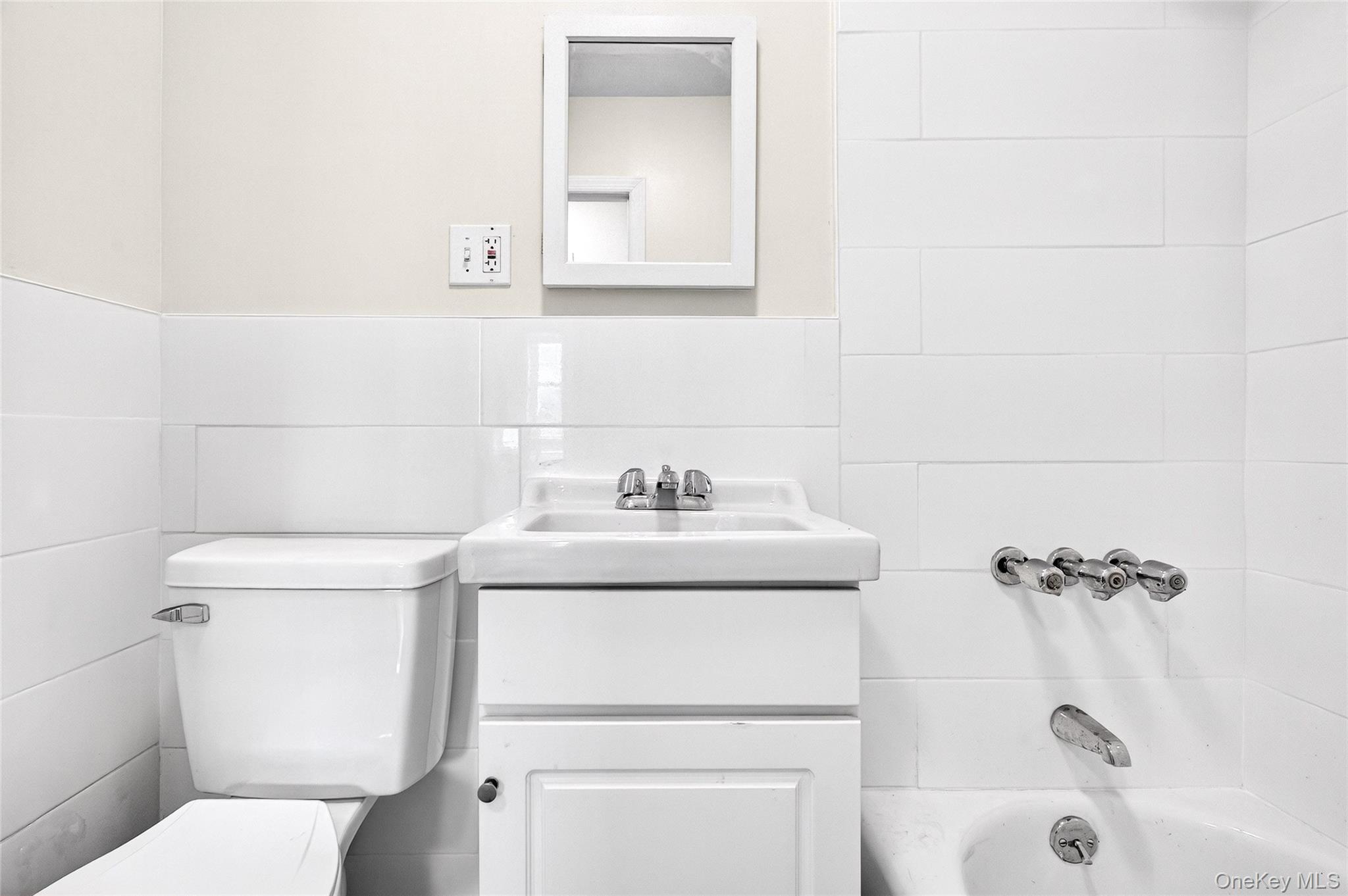 3615 Eastchester Road, Unit 2 Bronx, NY 10469 - Photo 4 of 9