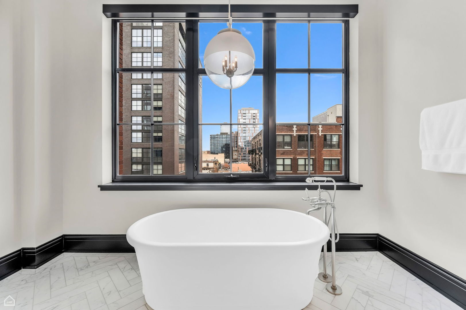 1109 West Washington Boulevard, Unit 6B Chicago, IL 60607 - Photo 26 of 40 a bathroom with a bathtub and a window