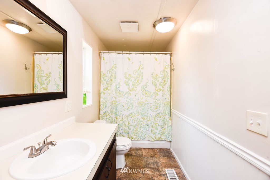 17920 Trombley Road Snohomish, WA 98290 - Photo 24 of 36 a bathroom with a sink a mirror and a bathtub