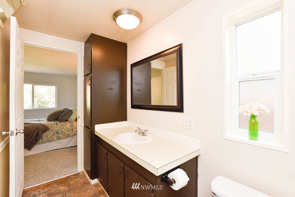 17920 Trombley Road Snohomish, WA 98290 - Photo 25 of 36 a en suite bathroom with a sink and a mirror