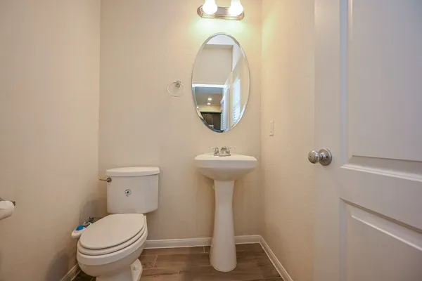 $1,800 | 8231 Hawthorne Valley Lane, Houston, TX 77095