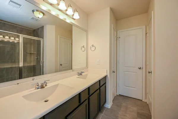 $1,800 | 8231 Hawthorne Valley Lane, Houston, TX 77095