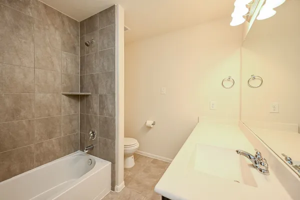 $1,800 | 8231 Hawthorne Valley Lane, Houston, TX 77095